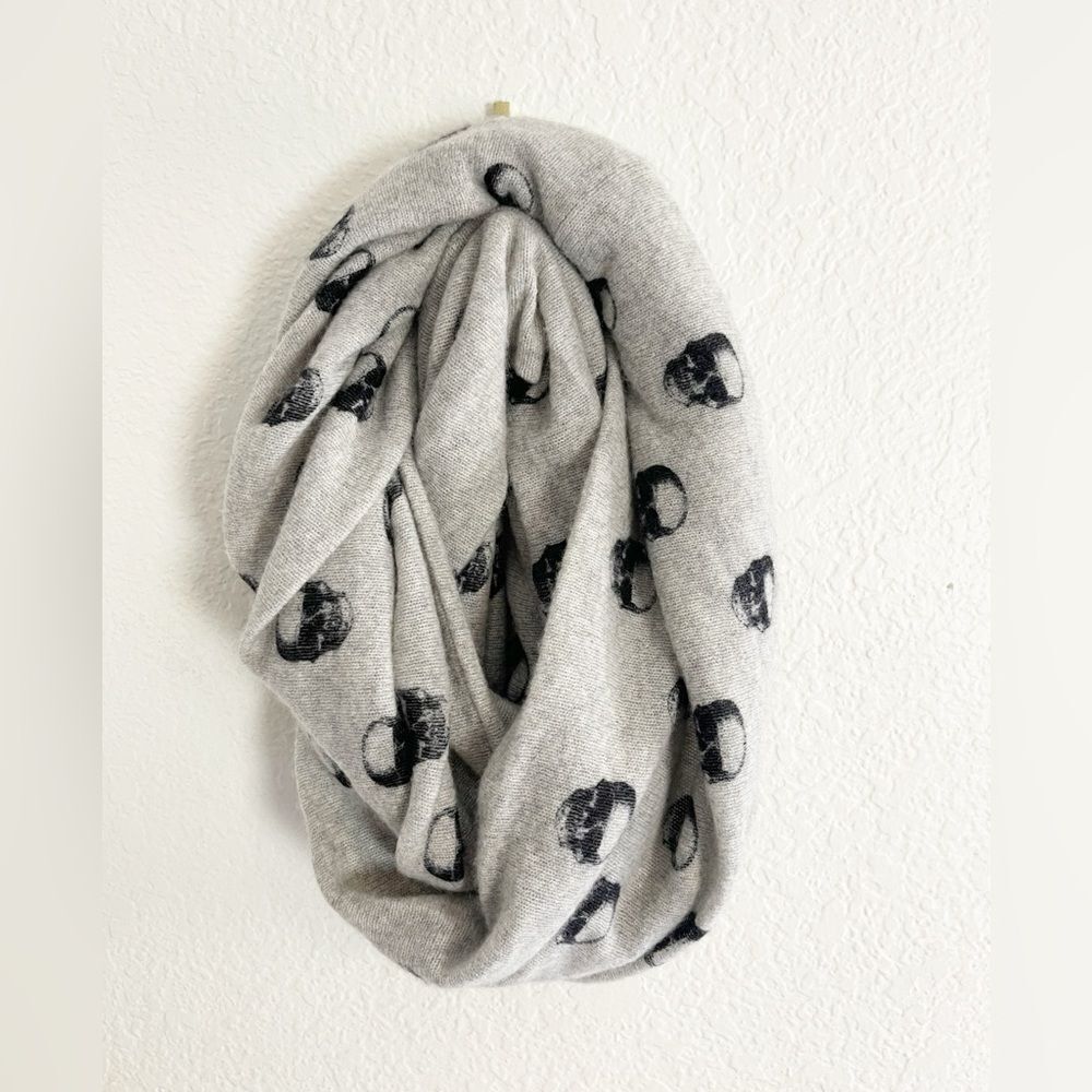 Skull Cashmere women’s gray and black skeleton 100% cashmere infinity scarf - Picture 3 of 7